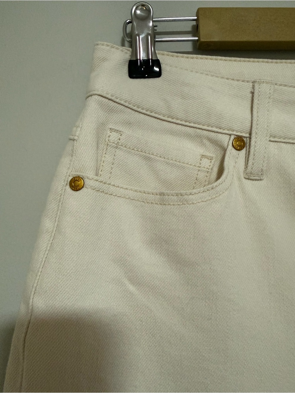 CAbi Ivory Soho Straight Leg Jeans Size 6 #6701 Coastal Classic Neutral - Picture 3 of 9